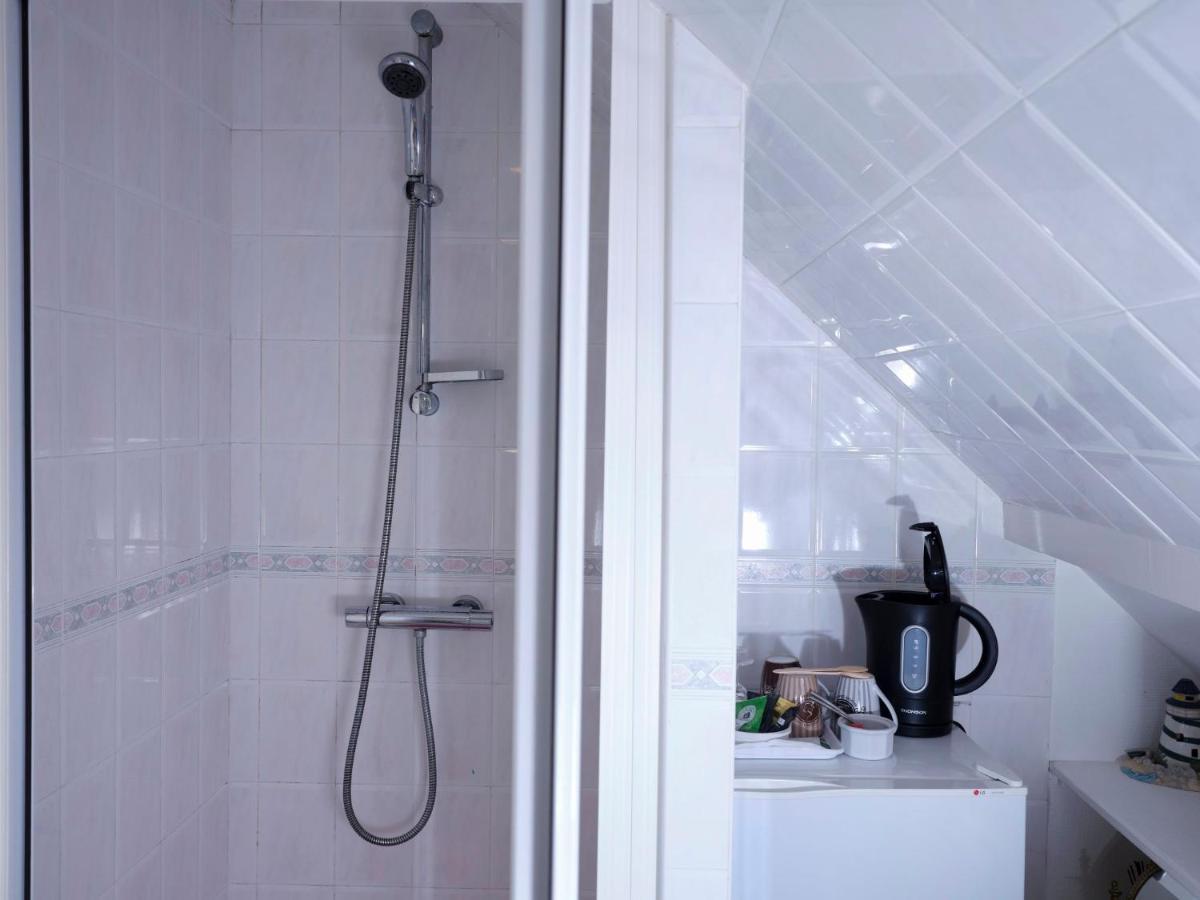 Bed and Breakfast Les Roses Santec Екстер'єр фото